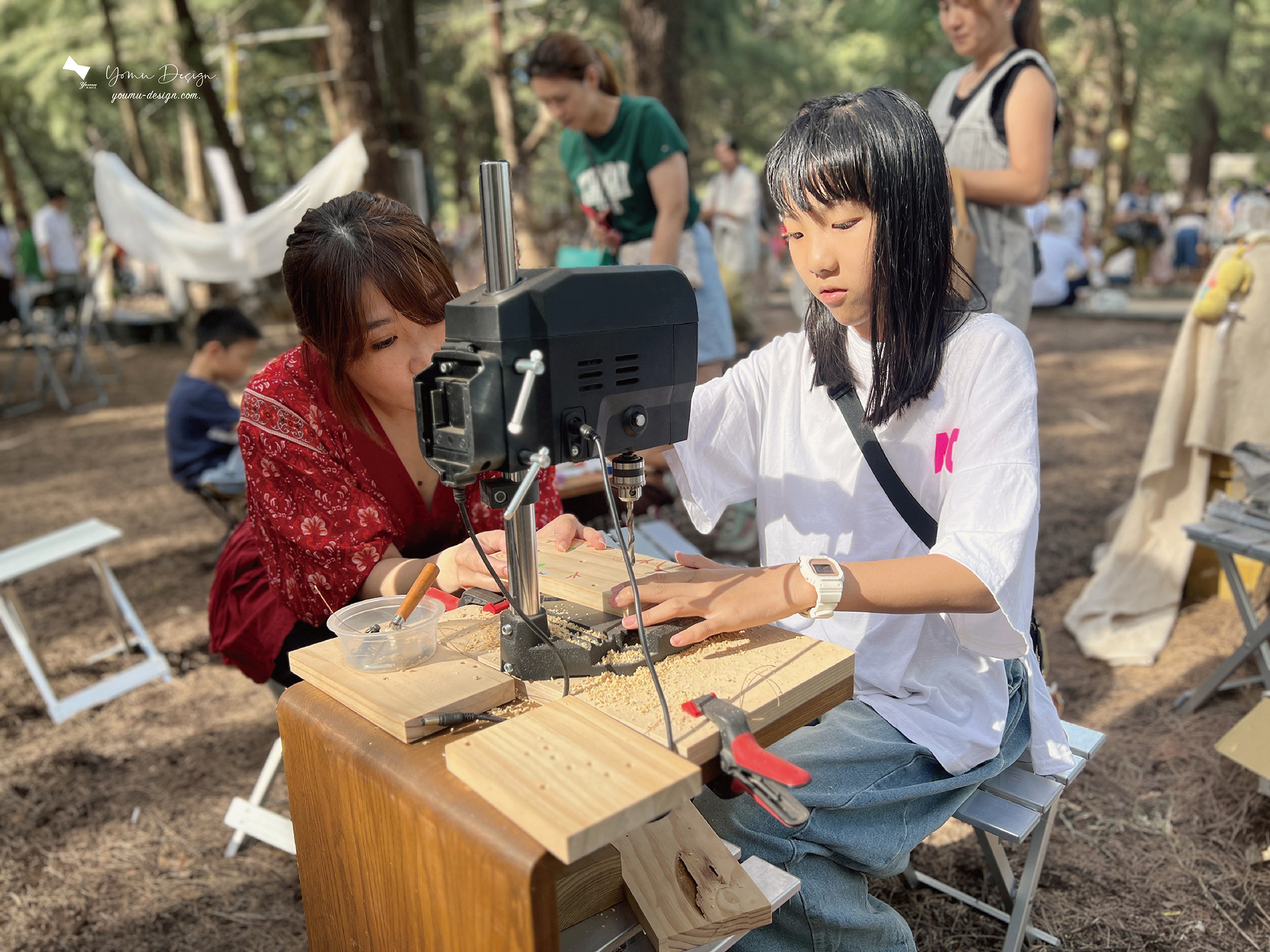 幸福優木-木作設計館-Yomu Design-優木-優木設計-灰熊綠展-10週年-寧靜海-台南木作-木作體驗-親子DIY-外出教學-質感木工-美感教育-魟魚-鯨魚-海洋系-花園鰻-苗栗通霄-通霄海水浴場-七田皿-小皿-木工教學-木作訂製-木偶-木雕-兒童木作--創作者