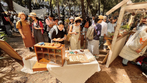 幸福優木-木作設計館-Yomu Design-優木-優木設計-灰熊綠展-10週年-寧靜海-台南木作-木作體驗-親子DIY-外出教學-質感木工-美感教育-魟魚-鯨魚-海洋系-花園鰻-苗栗通霄-通霄海水浴場-七田皿-小皿-木工教學-木作訂製-木偶-木雕-兒童木作--創作者