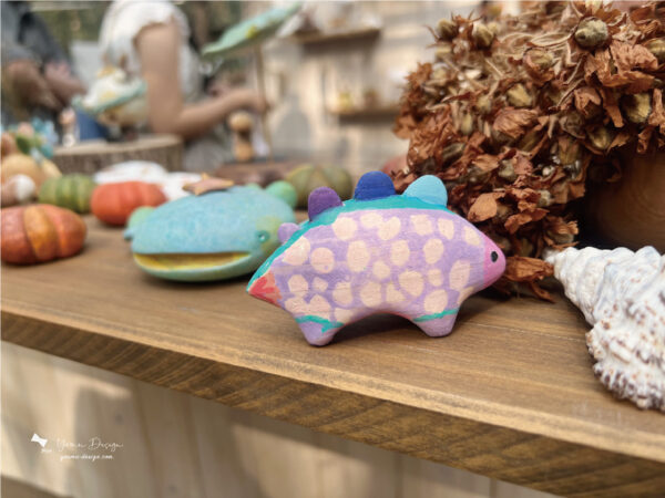 幸福優木-木作設計館-Yomu Design-優木-優木設計-灰熊綠展-10週年-寧靜海-台南木作-木作體驗-親子DIY-外出教學-質感木工-美感教育-魟魚-鯨魚-海洋系-花園鰻-苗栗通霄-通霄海水浴場-七田皿-小皿-木工教學-木作訂製-木偶-木雕-兒童木作--創作者