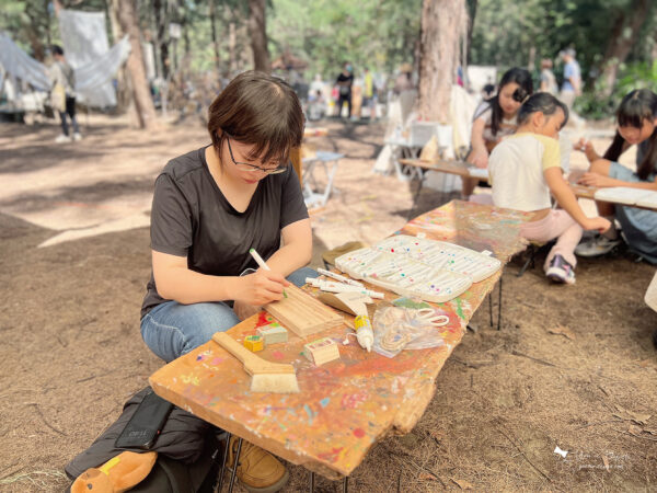 幸福優木-木作設計館-Yomu Design-優木-優木設計-灰熊綠展-10週年-寧靜海-台南木作-木作體驗-親子DIY-外出教學-質感木工-美感教育-魟魚-鯨魚-海洋系-花園鰻-苗栗通霄-通霄海水浴場-七田皿-小皿-木工教學-木作訂製-木偶-木雕-兒童木作--創作者