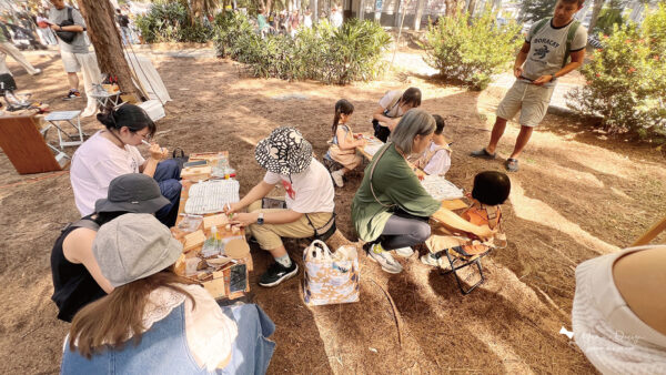 幸福優木-木作設計館-Yomu Design-優木-優木設計-灰熊綠展-10週年-寧靜海-台南木作-木作體驗-親子DIY-外出教學-質感木工-美感教育-魟魚-鯨魚-海洋系-花園鰻-苗栗通霄-通霄海水浴場-七田皿-小皿-木工教學-木作訂製-木偶-木雕-兒童木作--創作者