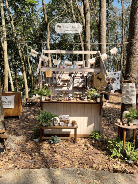 幸福優木-木作設計館-Yomu Design-優木-優木設計-灰熊綠展-10週年-寧靜海-台南木作-木作體驗-親子DIY-外出教學-質感木工-美感教育-魟魚-鯨魚-海洋系-花園鰻-苗栗通霄-通霄海水浴場-七田皿-小皿-木工教學-木作訂製-木偶-木雕-兒童木作--創作者-台南左鎮-化石森林-線香座-木質線香座-